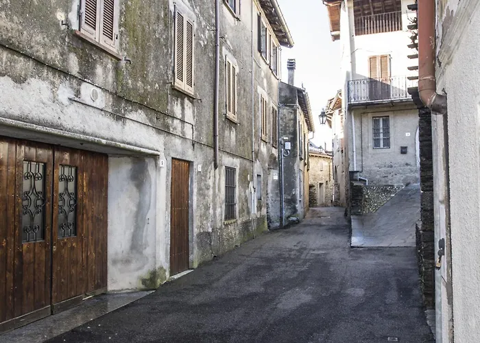 Cascina Cadorna 1 * Montegrino Valtravaglia