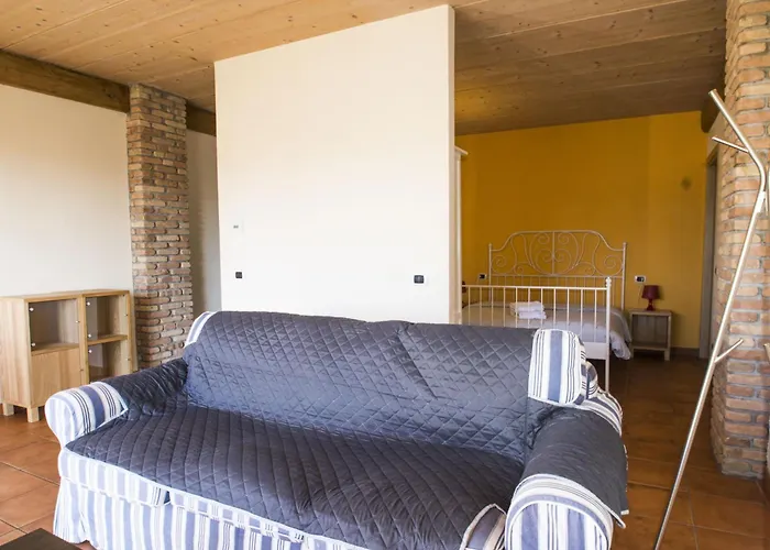 Cascina Cadorna 1 * Montegrino Valtravaglia